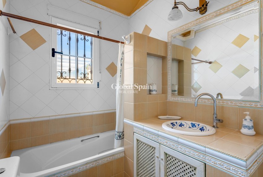 Wederverkoop - VILLA -
TORREVIEJA - La Mata