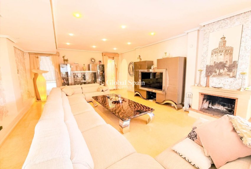 Wederverkoop - VILLA -
TORREVIEJA - La Mata
