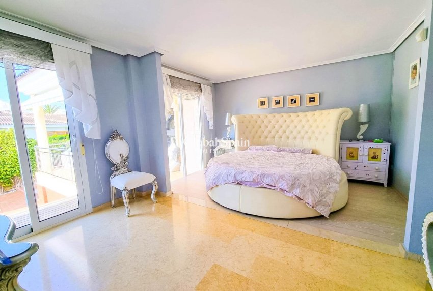 Wederverkoop - VILLA -
TORREVIEJA - La Mata