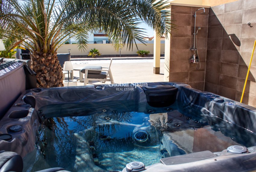 Wederverkoop - VILLA -
TORREVIEJA - La Siesta - El Salado - Torreta