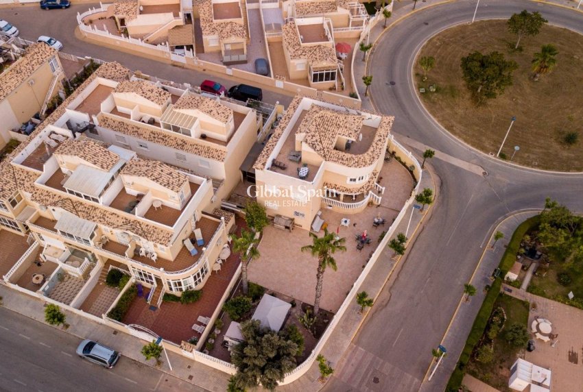 Wederverkoop - VILLA -
TORREVIEJA - La Siesta - El Salado - Torreta