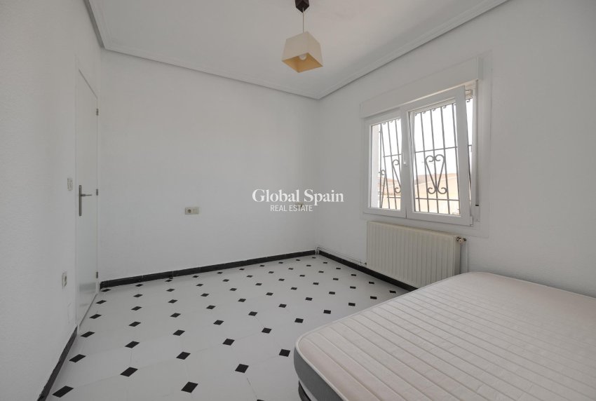 Wederverkoop - VILLA -
TORREVIEJA - La Siesta - El Salado - Torreta