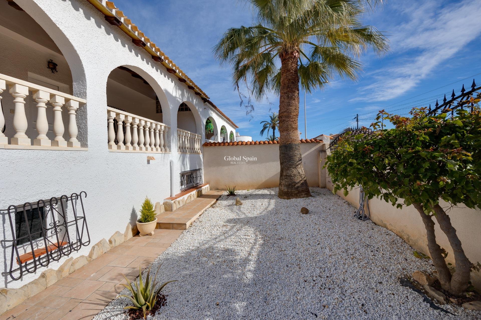 Wederverkoop - VILLA -
TORREVIEJA - La Siesta - El Salado - Torreta