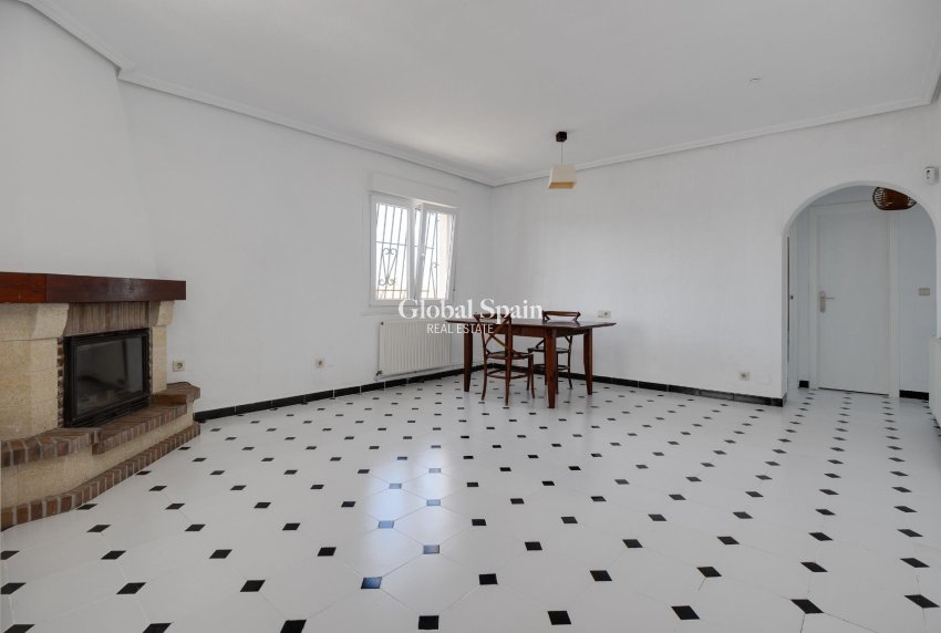 Wederverkoop - VILLA -
TORREVIEJA - La Siesta - El Salado - Torreta