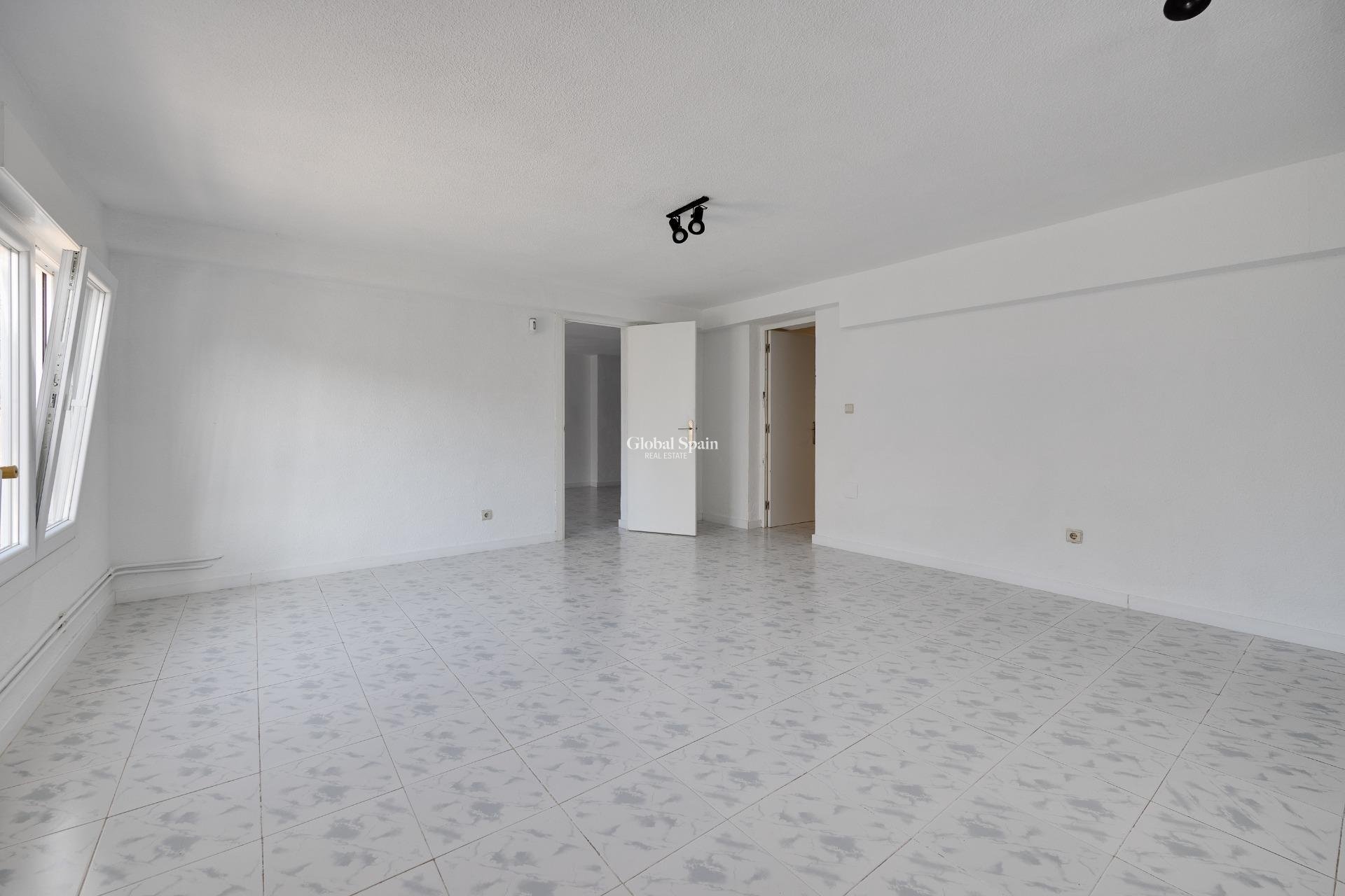 Wederverkoop - VILLA -
TORREVIEJA - La Siesta - El Salado - Torreta