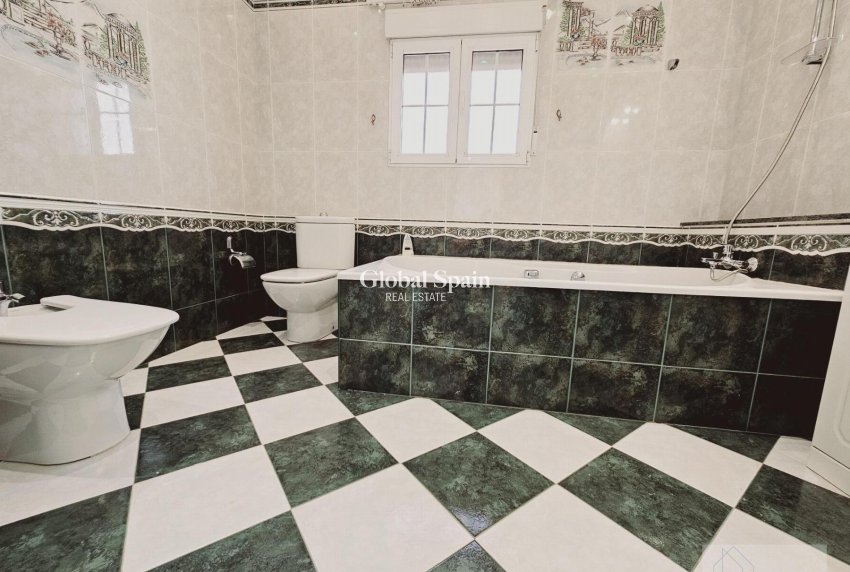 Wederverkoop - VILLA -
TORREVIEJA - La Siesta - El Salado - Torreta