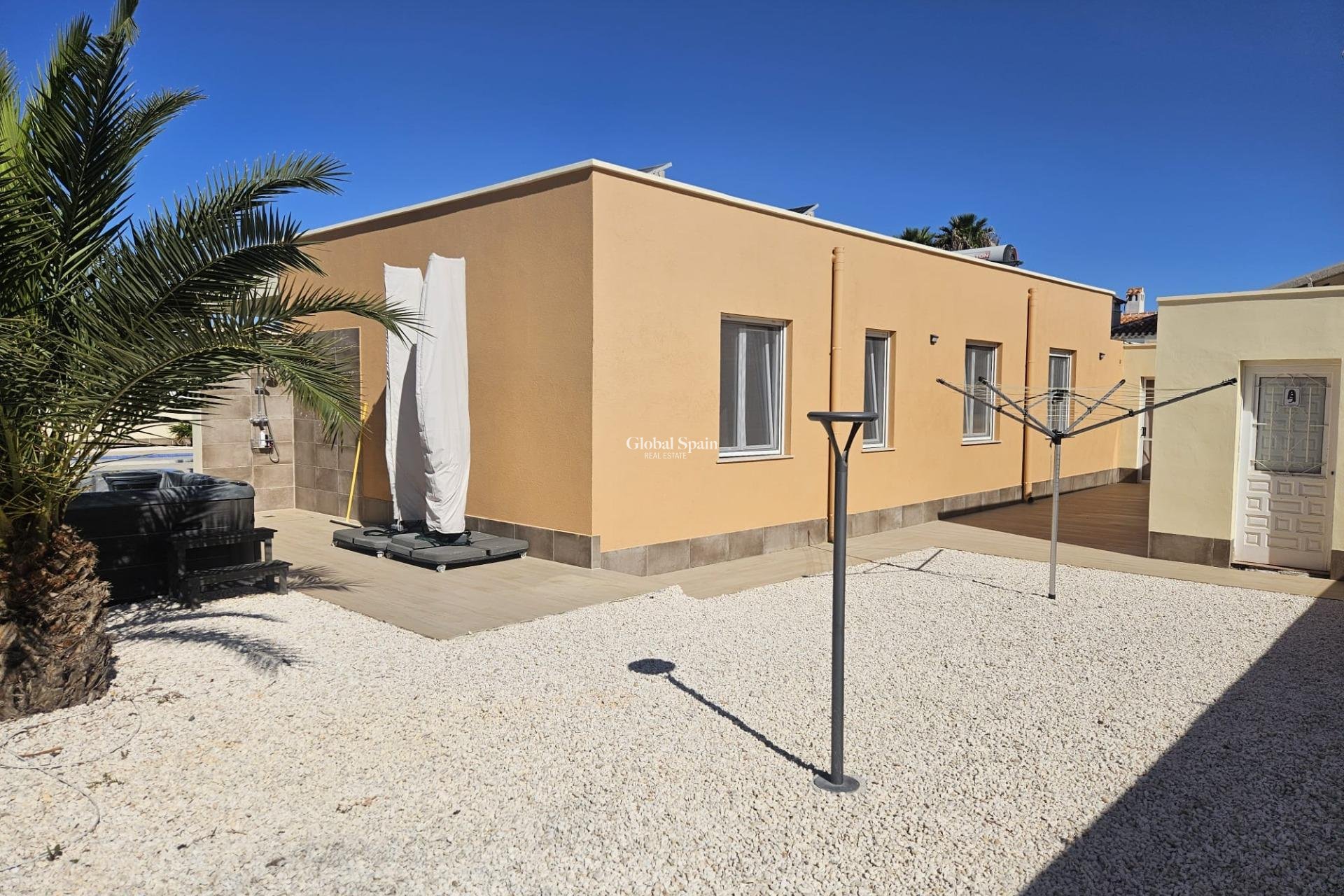 Wederverkoop - VILLA -
TORREVIEJA - La Siesta - El Salado - Torreta