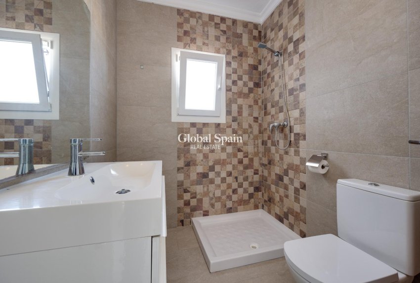 Wederverkoop - VILLA -
TORREVIEJA - La Siesta - El Salado - Torreta