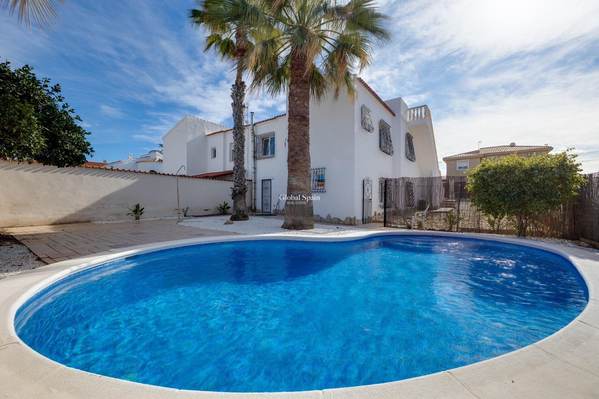 Wederverkoop - VILLA -
TORREVIEJA - La Siesta - El Salado - Torreta