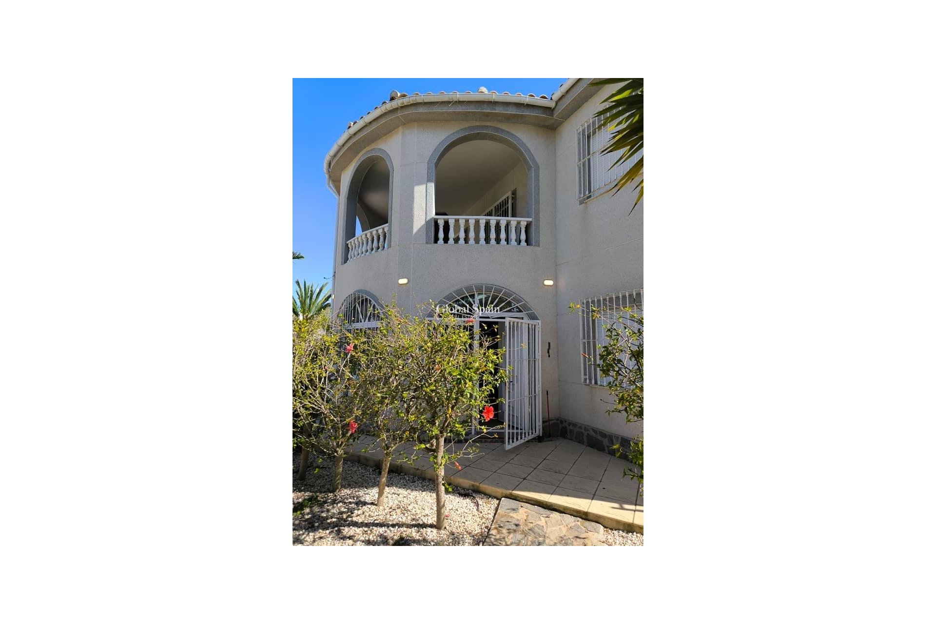 Wederverkoop - VILLA -
TORREVIEJA - La Siesta