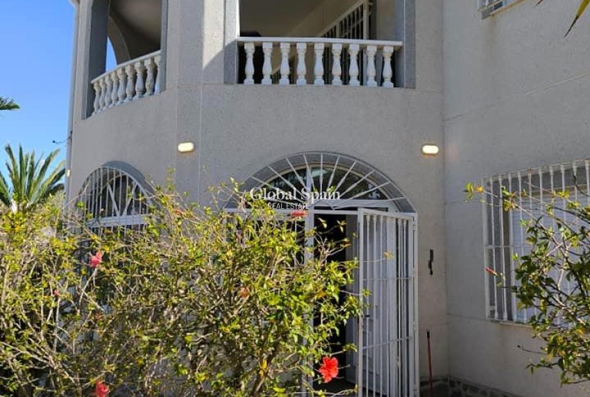 Wederverkoop - VILLA -
TORREVIEJA - La Siesta