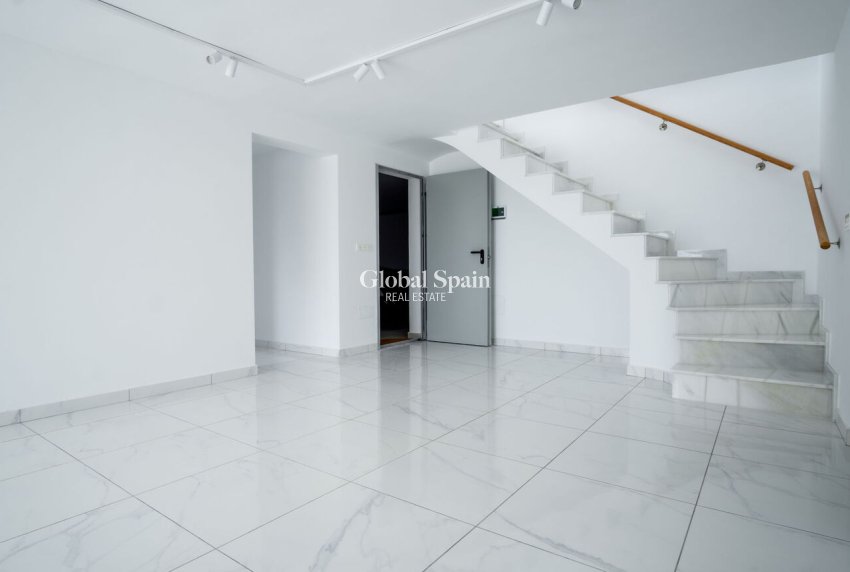 Wederverkoop - VILLA -
TORREVIEJA - La Valeta