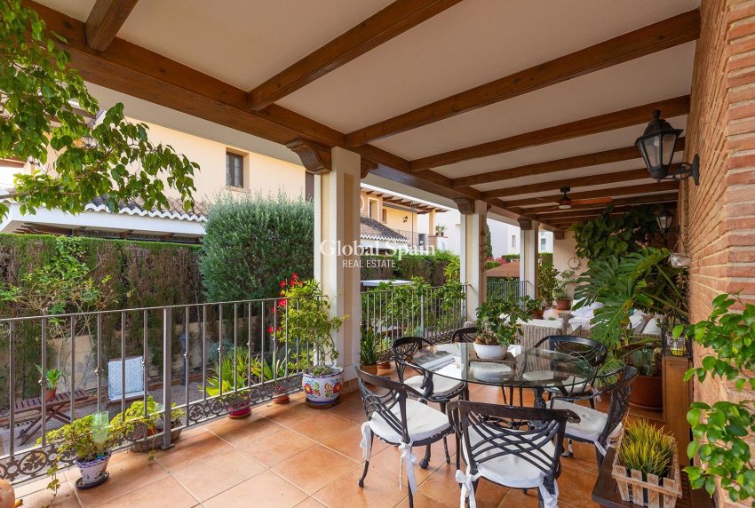 Wederverkoop - VILLA -
TORREVIEJA - La Veleta