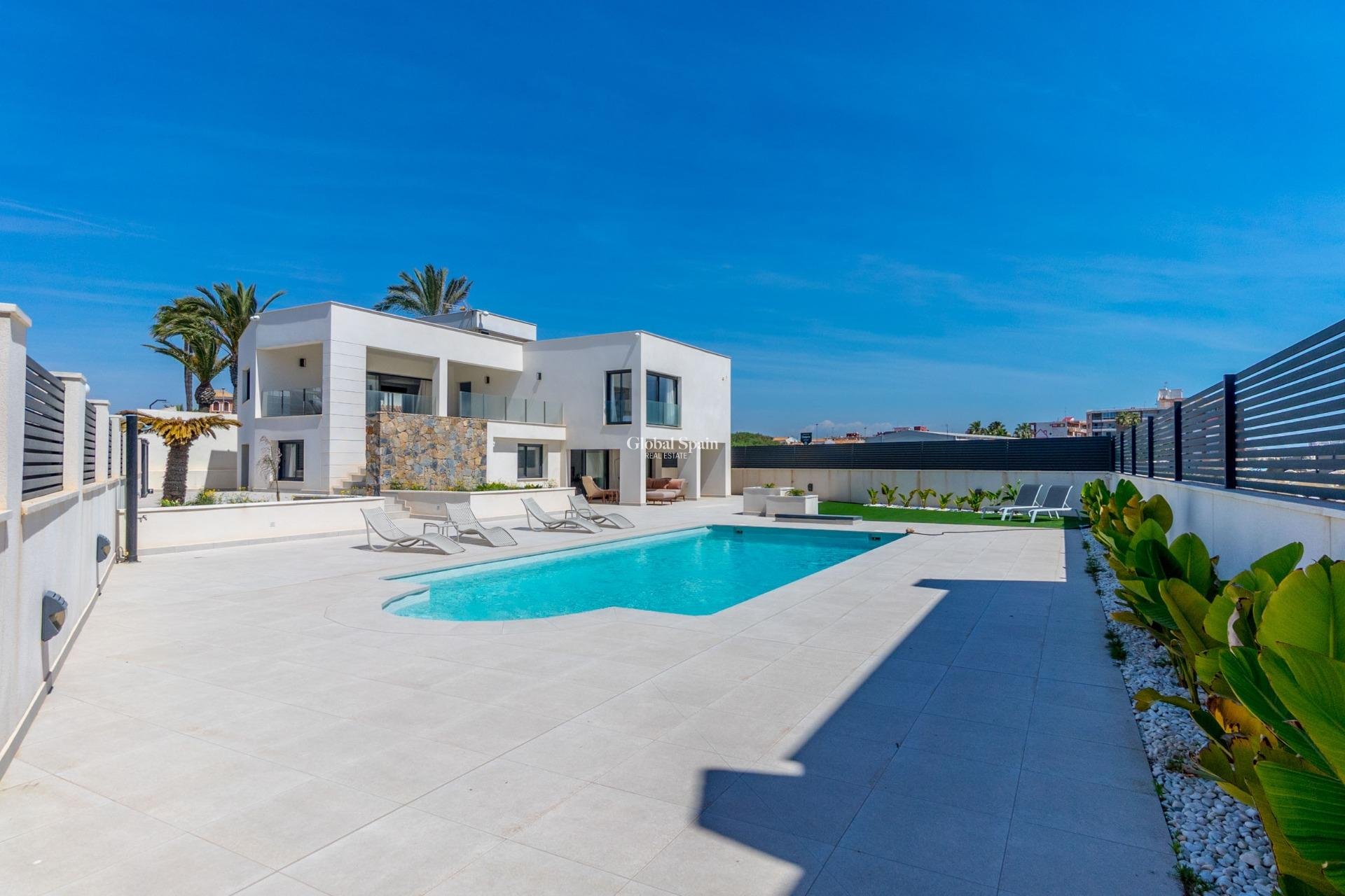 Wederverkoop - VILLA -
TORREVIEJA - La Veleta