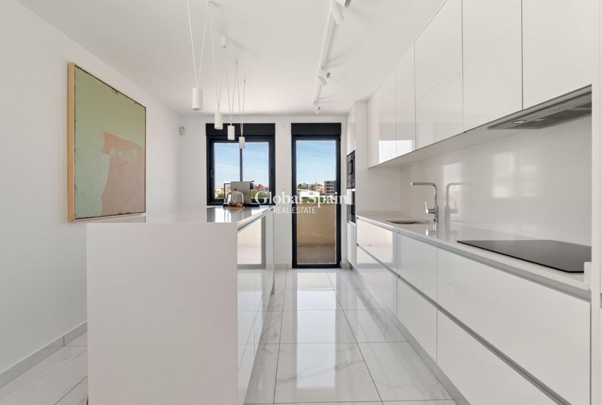 Wederverkoop - VILLA -
TORREVIEJA - La Veleta