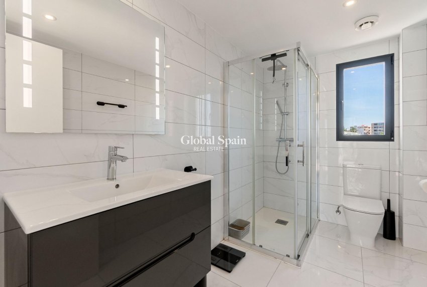 Wederverkoop - VILLA -
TORREVIEJA - La Veleta