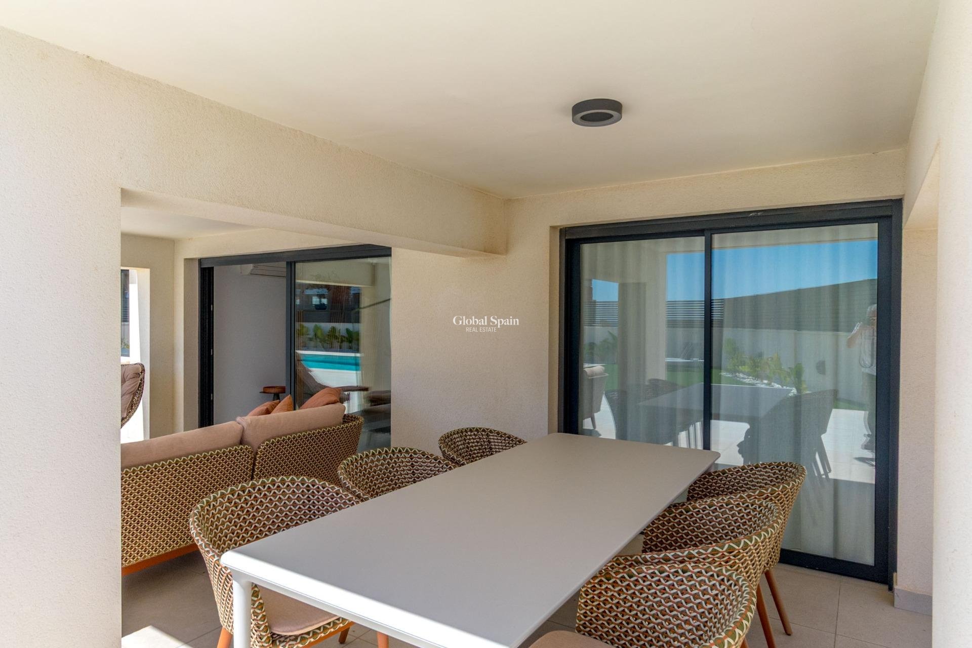 Wederverkoop - VILLA -
TORREVIEJA - La Veleta