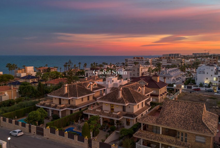 Wederverkoop - VILLA -
TORREVIEJA - La Veleta