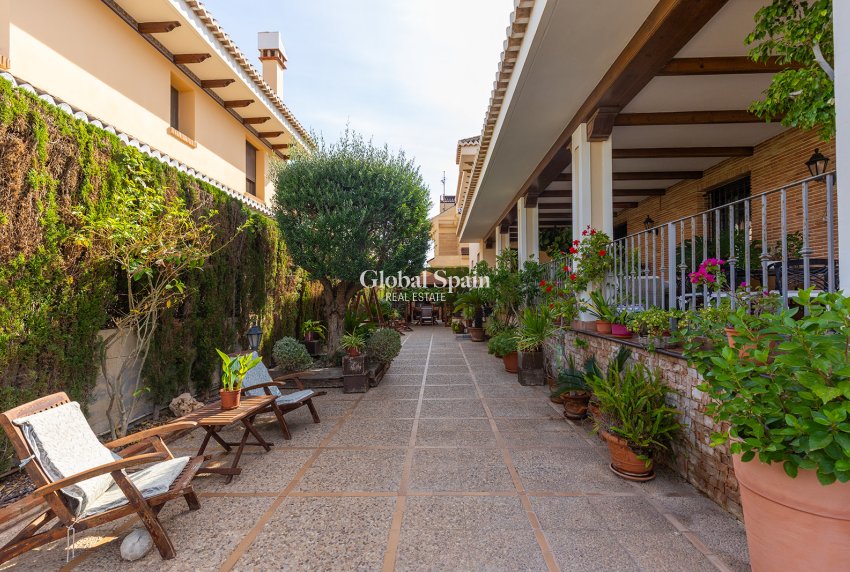 Wederverkoop - VILLA -
TORREVIEJA - La Veleta