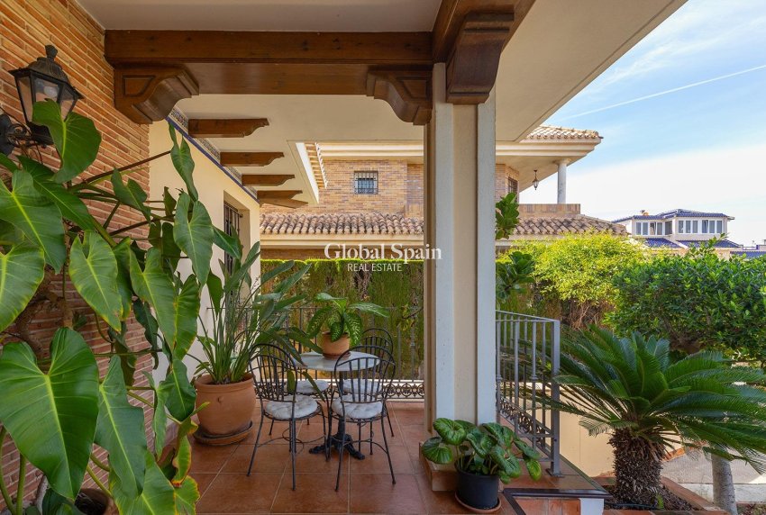 Wederverkoop - VILLA -
TORREVIEJA - La Veleta