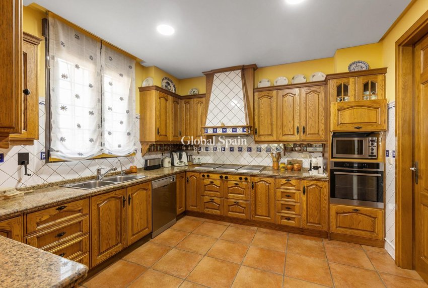 Wederverkoop - VILLA -
TORREVIEJA - La Veleta
