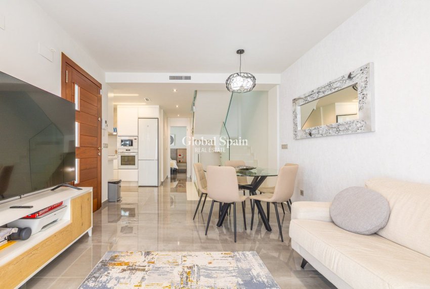 Wederverkoop - Villa -
TORREVIEJA - LOS BALCONES - LOS ALTOS