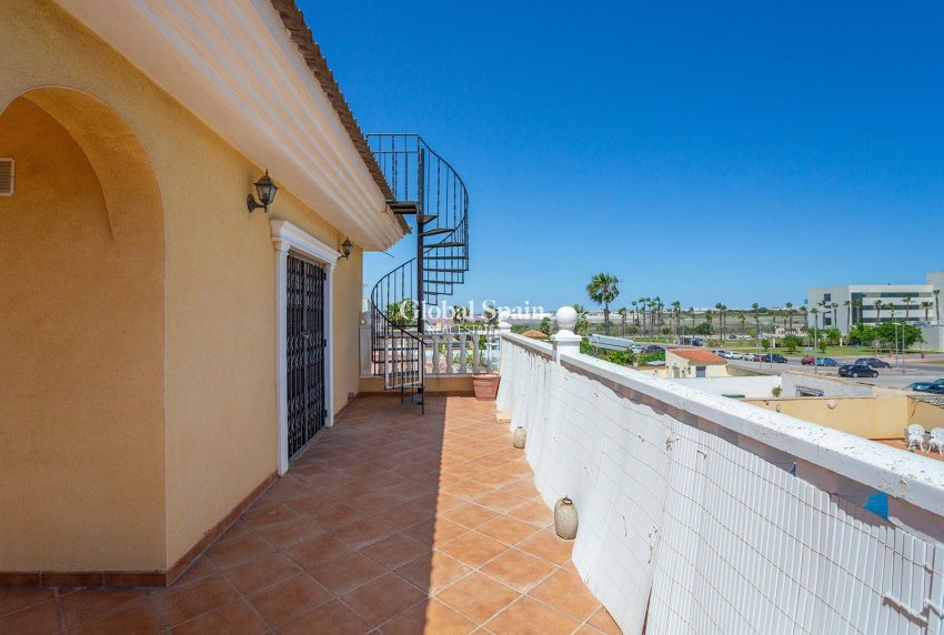 Wederverkoop - Villa -
TORREVIEJA - LOS BALCONES - LOS ALTOS