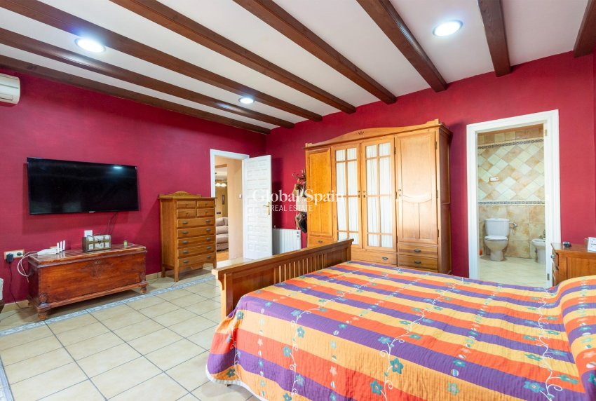 Wederverkoop - VILLA -
TORREVIEJA - LOS BALCONES - LOS ALTOS