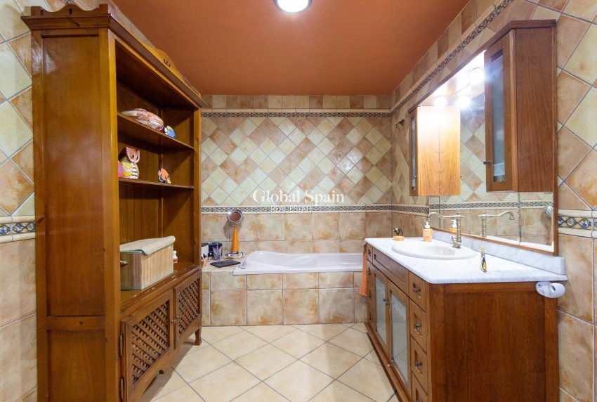 Wederverkoop - VILLA -
TORREVIEJA - LOS BALCONES - LOS ALTOS