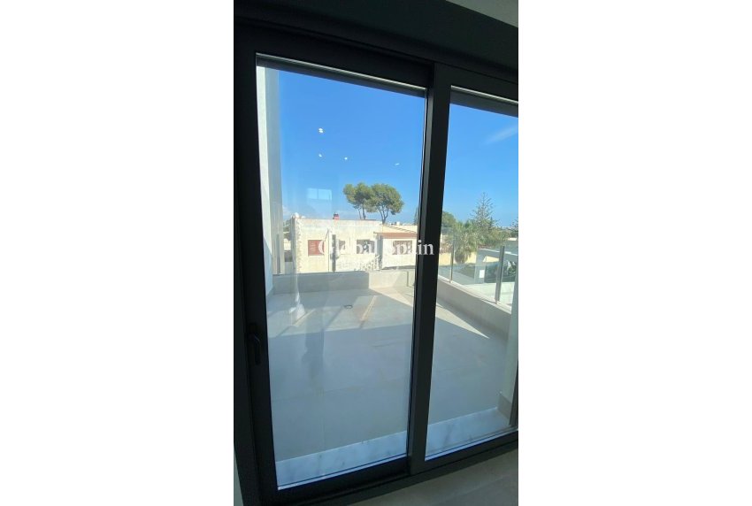 Wederverkoop - VILLA -
TORREVIEJA - LOS BALCONES - LOS ALTOS