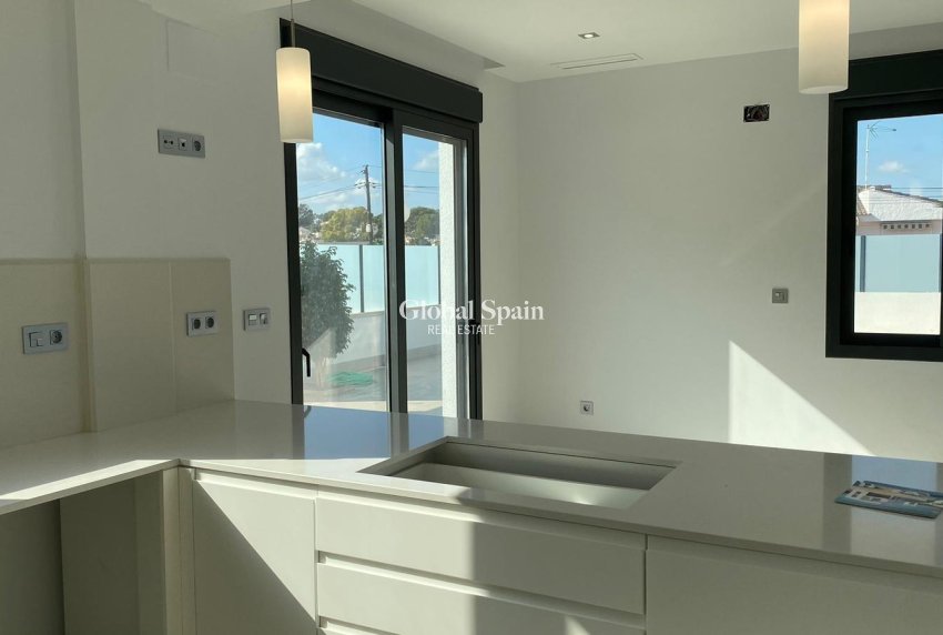 Wederverkoop - VILLA -
TORREVIEJA - LOS BALCONES - LOS ALTOS