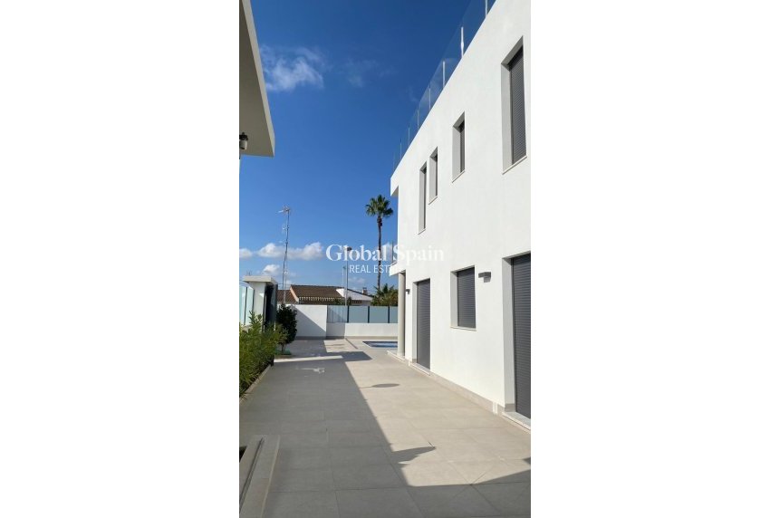 Wederverkoop - VILLA -
TORREVIEJA - LOS BALCONES - LOS ALTOS