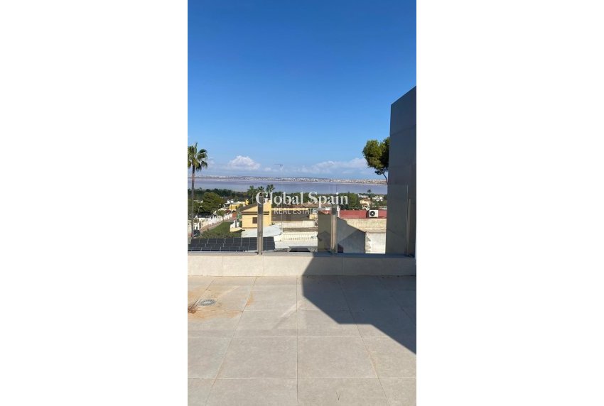 Wederverkoop - VILLA -
TORREVIEJA - LOS BALCONES - LOS ALTOS