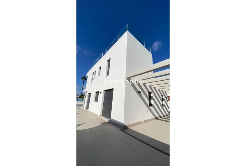 Wederverkoop - VILLA -
TORREVIEJA - LOS BALCONES - LOS ALTOS