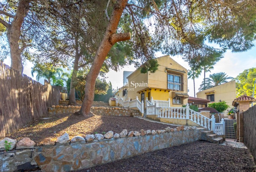 Wederverkoop - VILLA -
TORREVIEJA - LOS BALCONES - LOS ALTOS