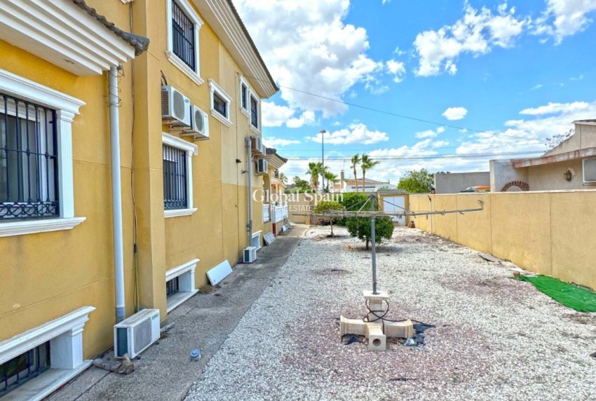 Wederverkoop - VILLA -
TORREVIEJA - LOS BALCONES - LOS ALTOS
