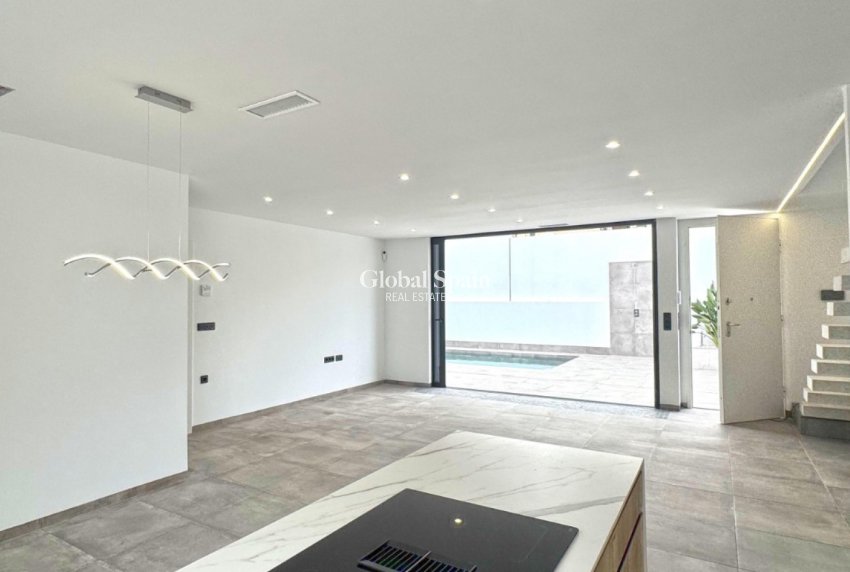 Wederverkoop - VILLA -
TORREVIEJA - LOS BALCONES - LOS ALTOS