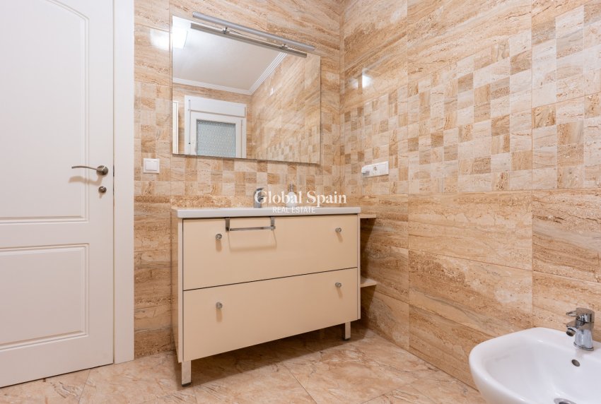 Wederverkoop - VILLA -
TORREVIEJA - LOS BALCONES - LOS ALTOS