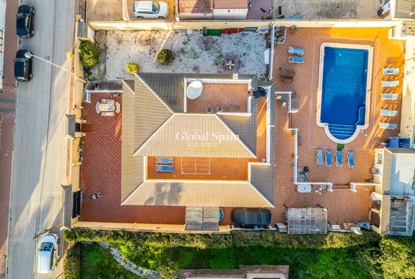 Wederverkoop - VILLA -
TORREVIEJA - LOS BALCONES - LOS ALTOS