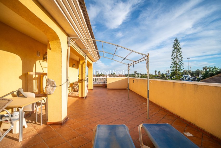 Wederverkoop - VILLA -
TORREVIEJA - LOS BALCONES - LOS ALTOS