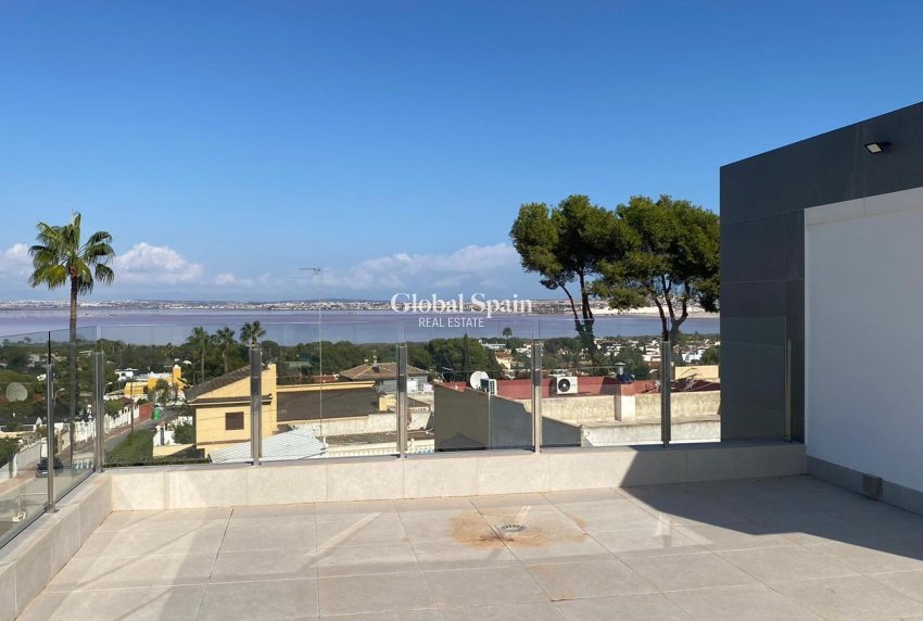 Wederverkoop - VILLA -
TORREVIEJA - LOS BALCONES - LOS ALTOS