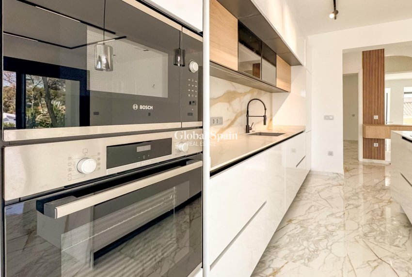 Wederverkoop - VILLA -
TORREVIEJA - LOS BALCONES - LOS ALTOS