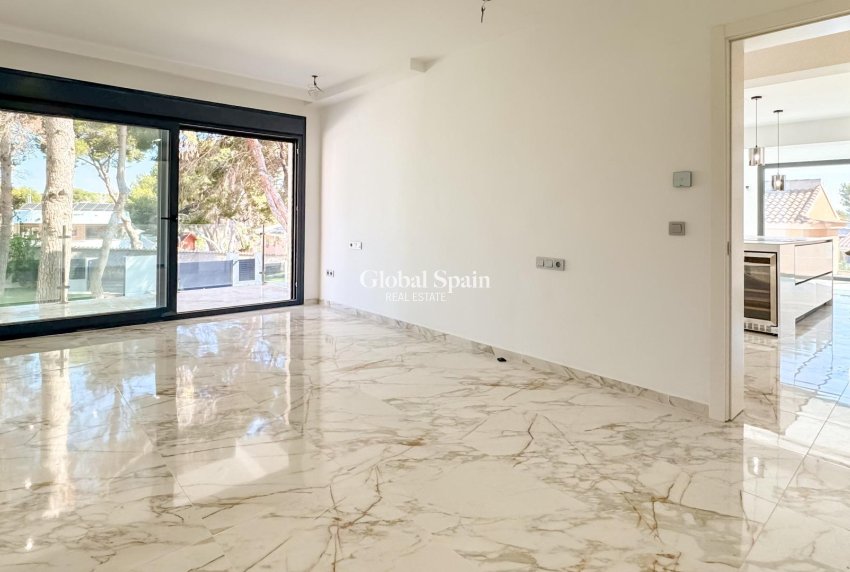 Wederverkoop - VILLA -
TORREVIEJA - LOS BALCONES - LOS ALTOS