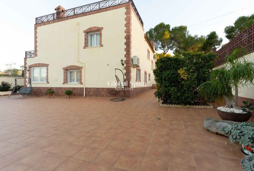 Wederverkoop - VILLA -
TORREVIEJA - LOS BALCONES - LOS ALTOS