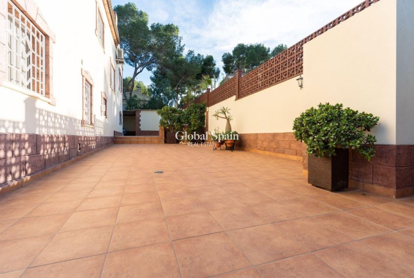 Wederverkoop - VILLA -
TORREVIEJA - LOS BALCONES - LOS ALTOS
