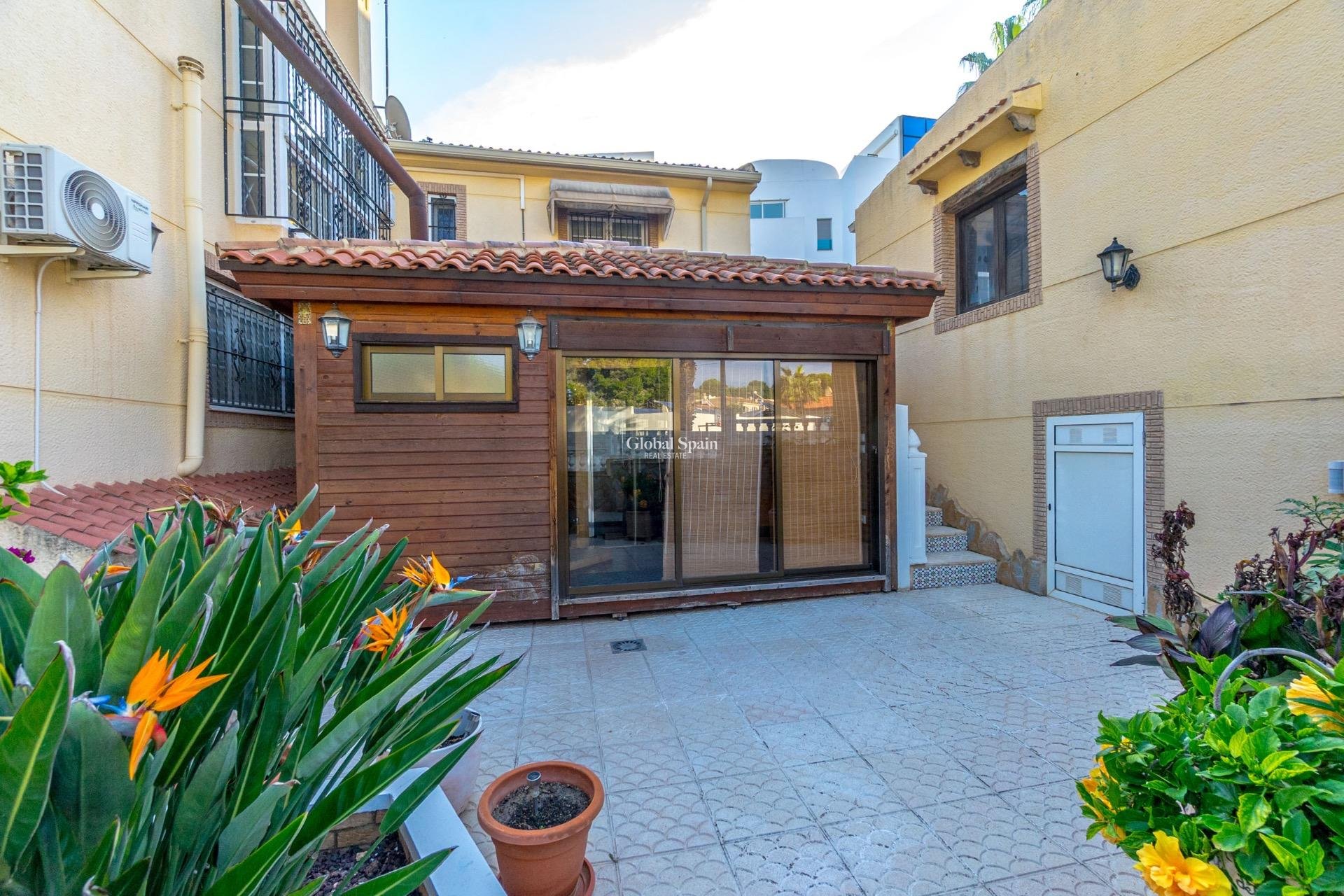 Wederverkoop - VILLA -
TORREVIEJA - LOS BALCONES - LOS ALTOS