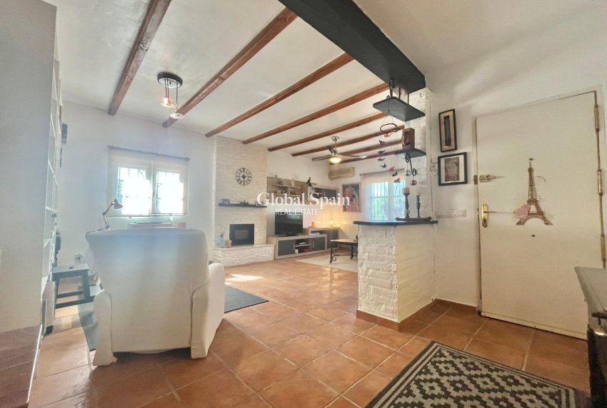 Wederverkoop - VILLA -
TORREVIEJA - LOS BALCONES - LOS ALTOS