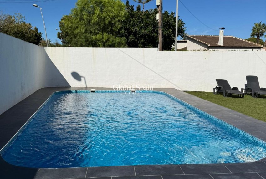 Wederverkoop - VILLA -
TORREVIEJA - LOS BALCONES - LOS ALTOS