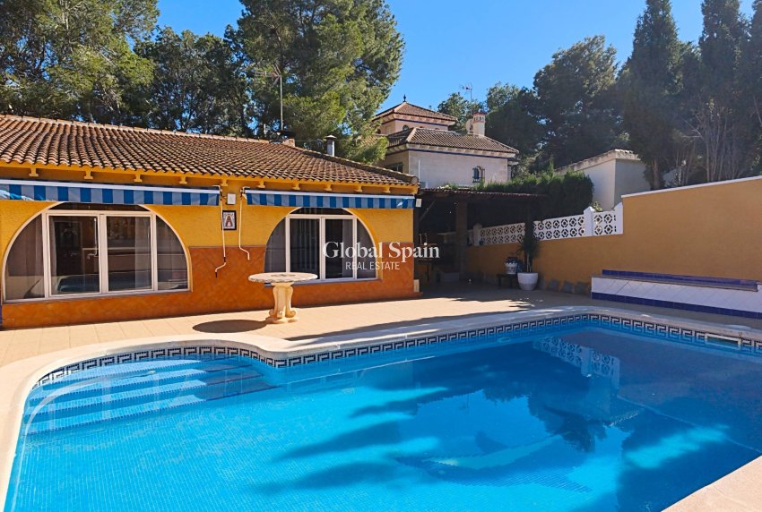 Wederverkoop - VILLA -
TORREVIEJA - LOS BALCONES - LOS ALTOS