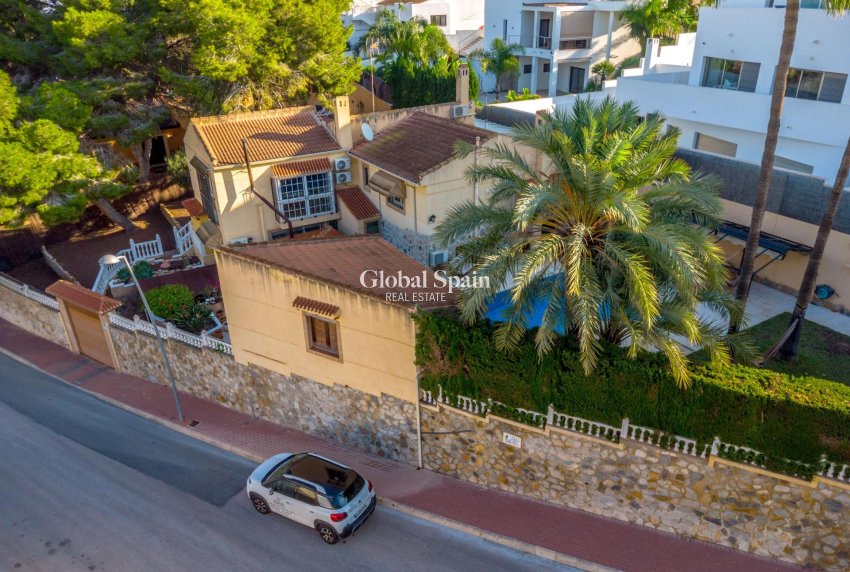 Wederverkoop - VILLA -
TORREVIEJA - LOS BALCONES - LOS ALTOS